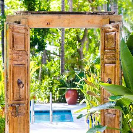 Parrot Key Hotel & Villas-3